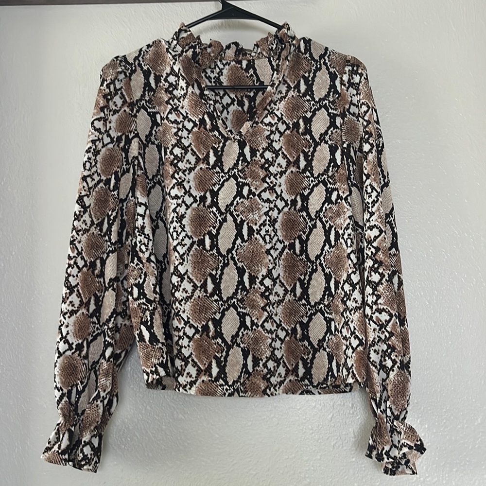 NWOT Shein xs snake skin blouse with ruffle accident on collar and sleeves